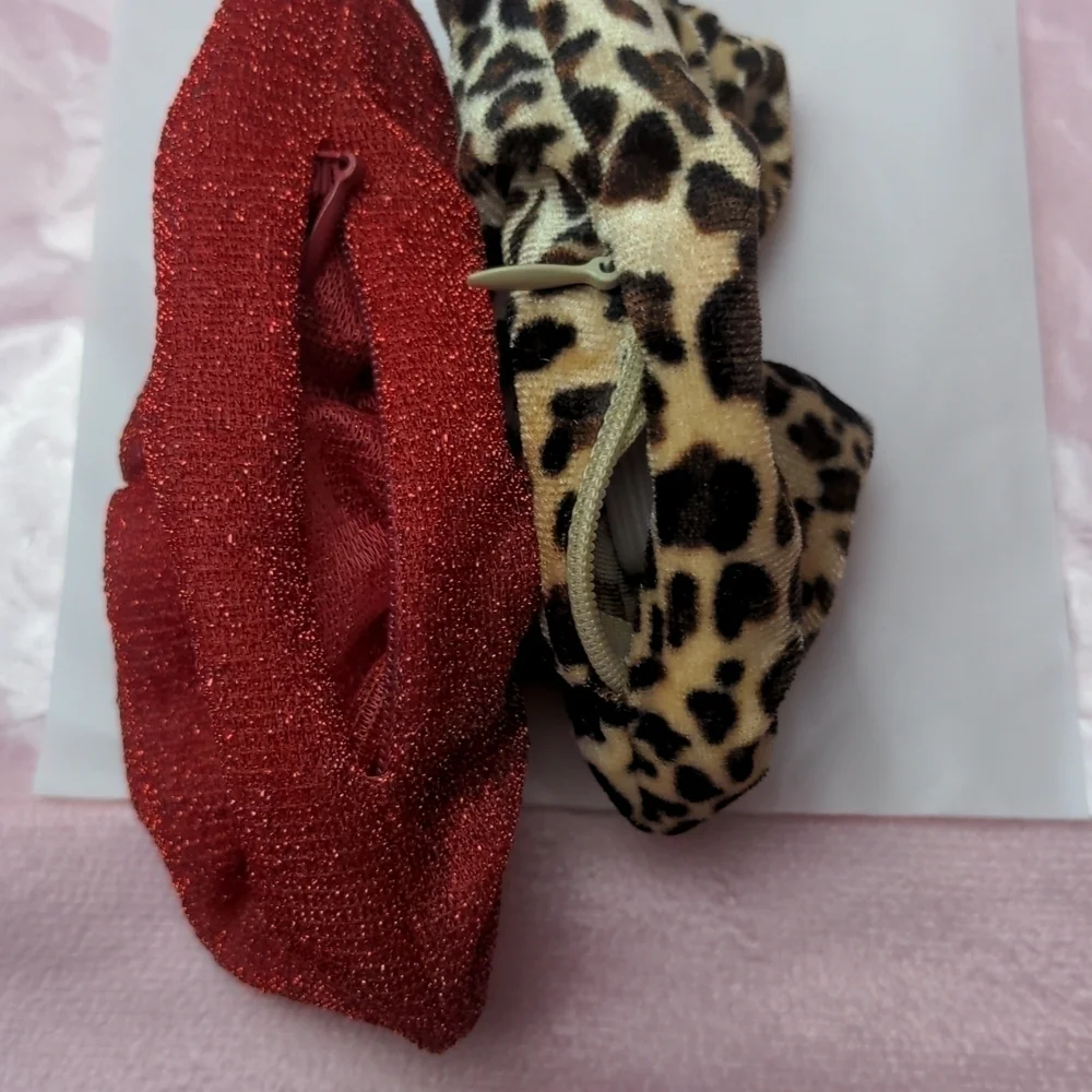 Smunchy's 2 Pack Hidden Zip Close Pocket Scrunchies in Red and Leopard Print